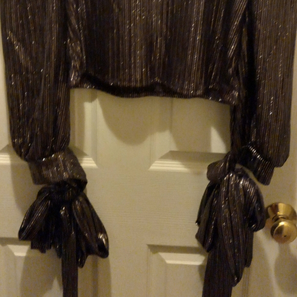 Top - Picture 3 of 4